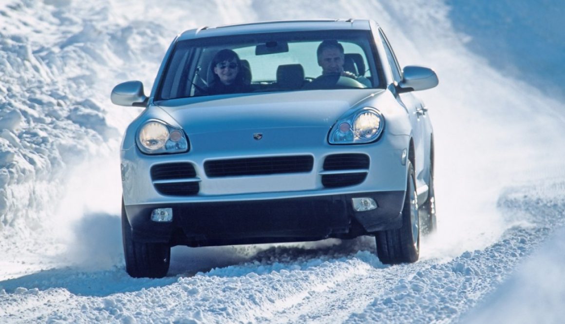 2004-Porsche-Cayenne-F-Driving-Snow-1280x960