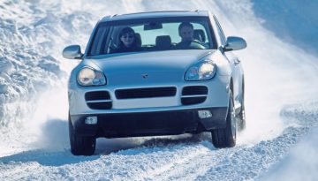 2004-Porsche-Cayenne-F-Driving-Snow-1280x960